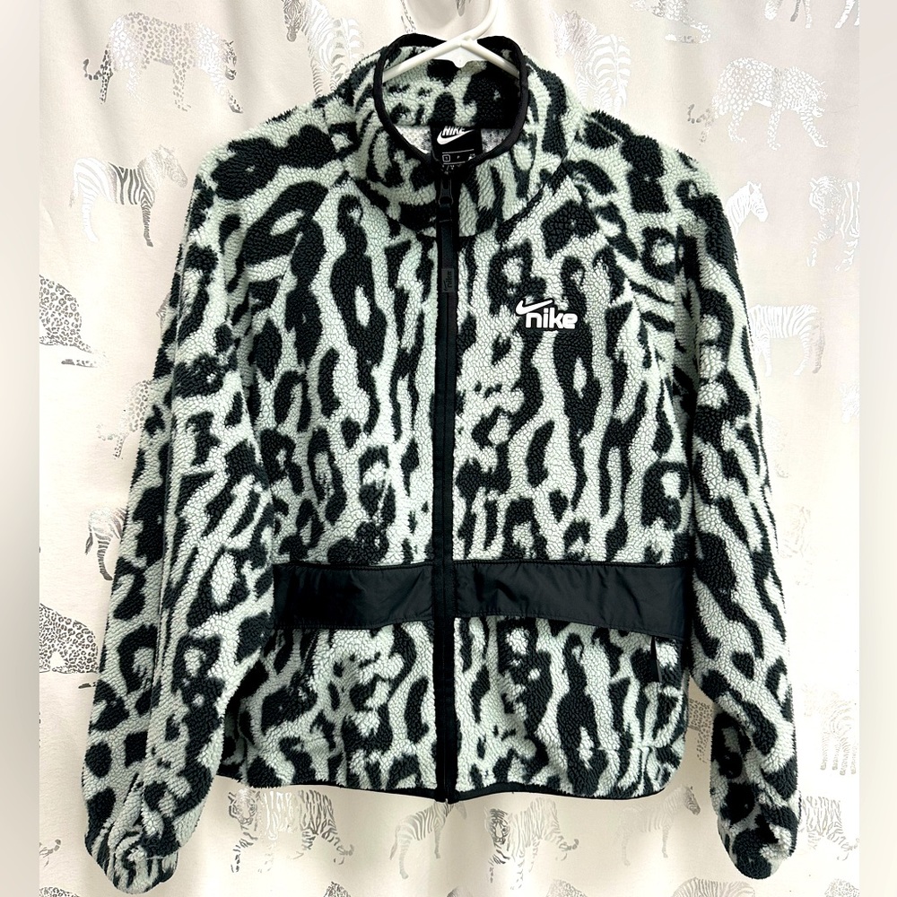 Nike teddy coat cropped oversized fit size small